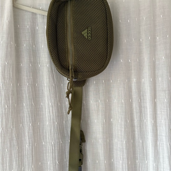 Adidas Green Mesh Waist Bag - Picture 7 of 7